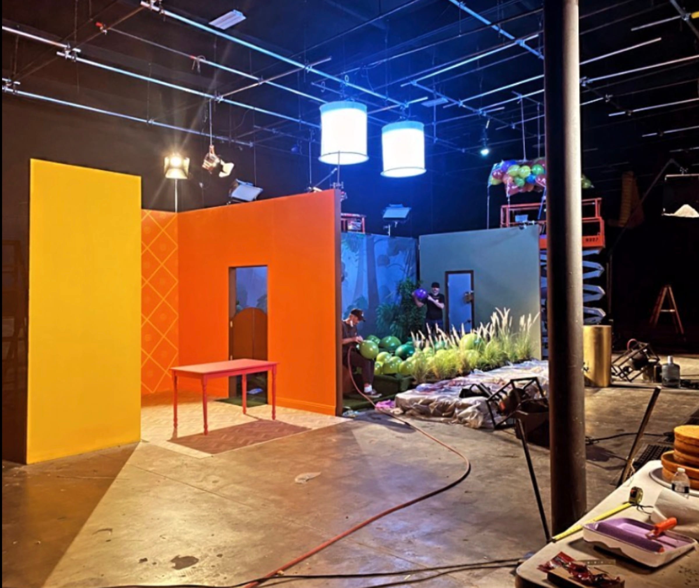 Color-blocked architecture on set